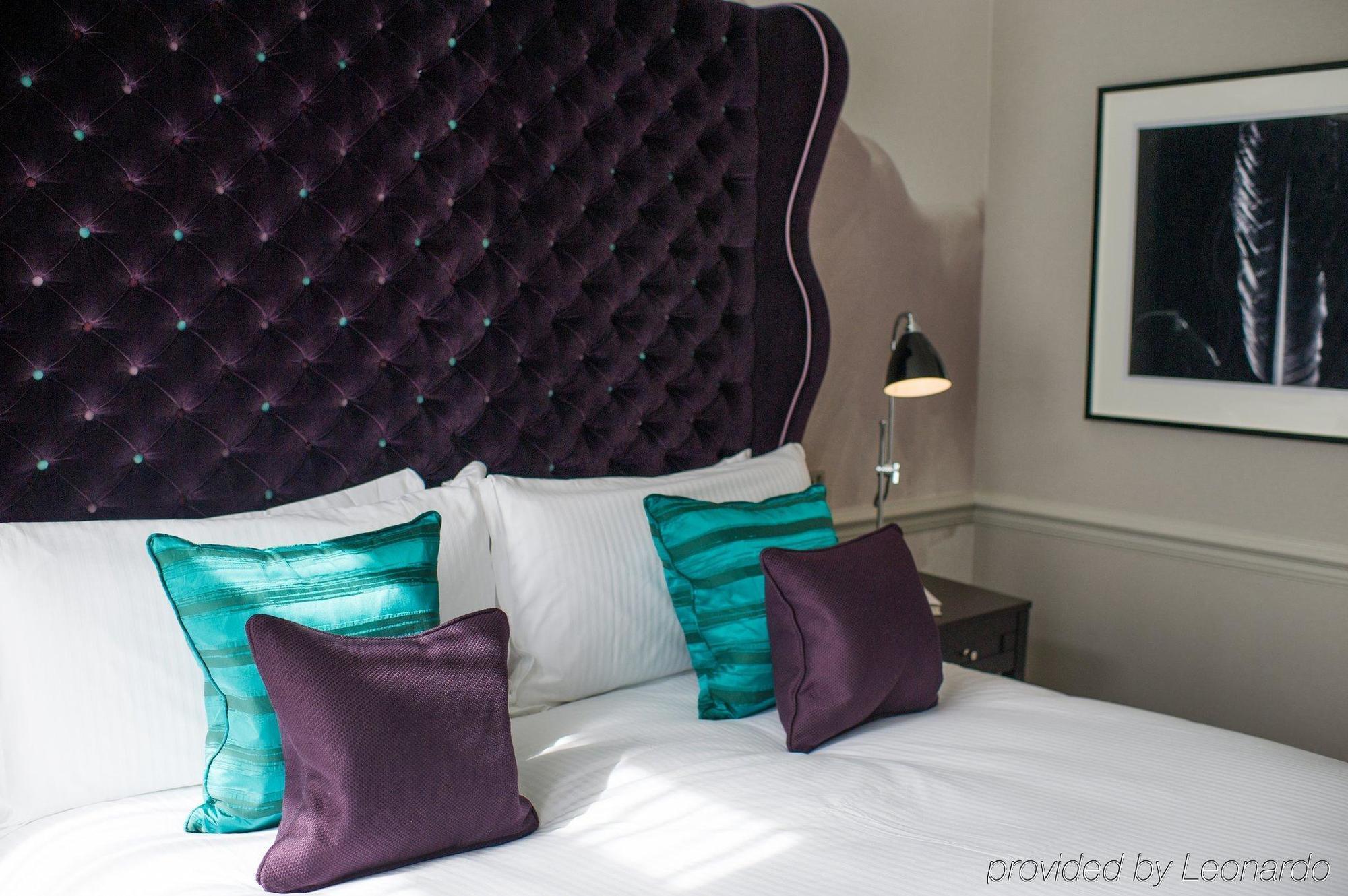 The Ampersand Hotel - Small Luxury Hotels Of The World London Phòng bức ảnh A bed with cushions