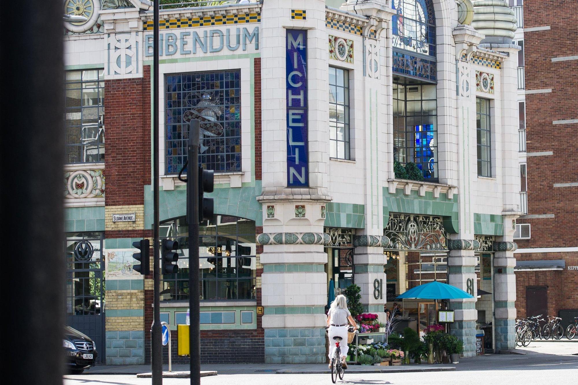 The Ampersand Hotel - Small Luxury Hotels Of The World London Ngoại thất bức ảnh The former Wyndham's Theatre, now the Zoopla headquarters