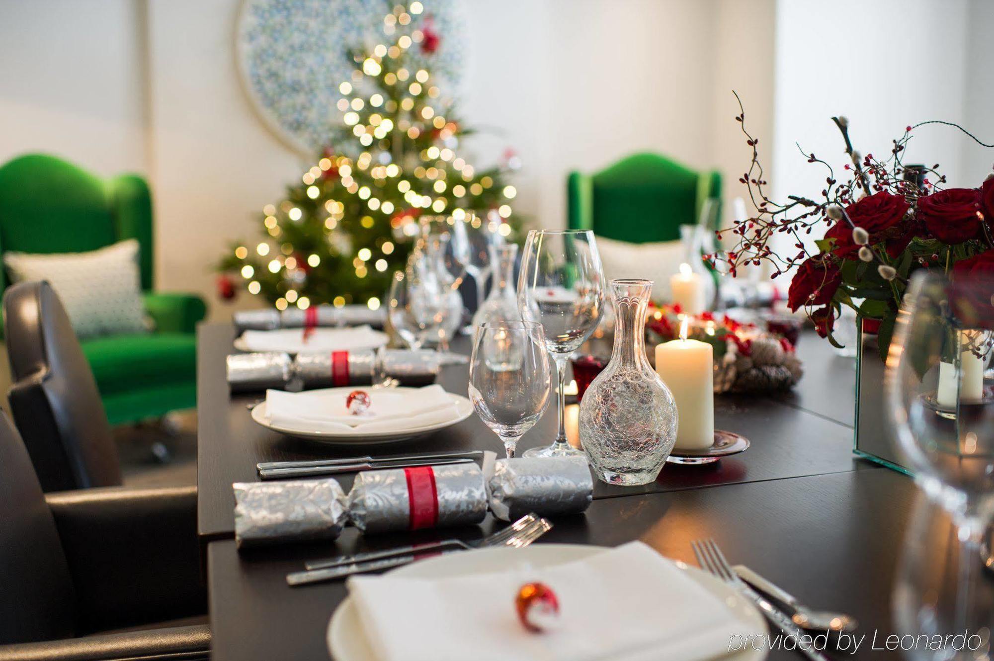 The Ampersand Hotel - Small Luxury Hotels Of The World London Nhà hàng bức ảnh A Christmas dinner table with a Christmas tree in the background